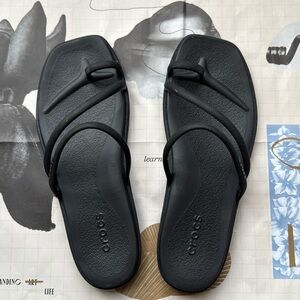 Crocs Women's Miami Toe Loop Sandal